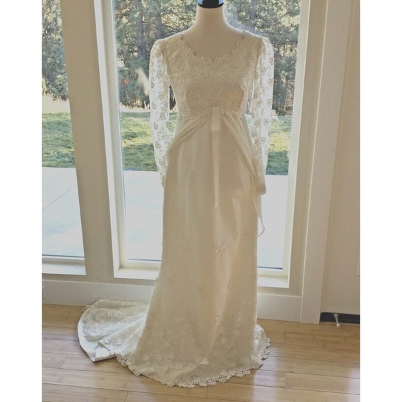 Dresses & Skirts - VTG Italian‎ Wedding Dress XS Princess Ivory Babydoll Long Sleeve Lace Romantic